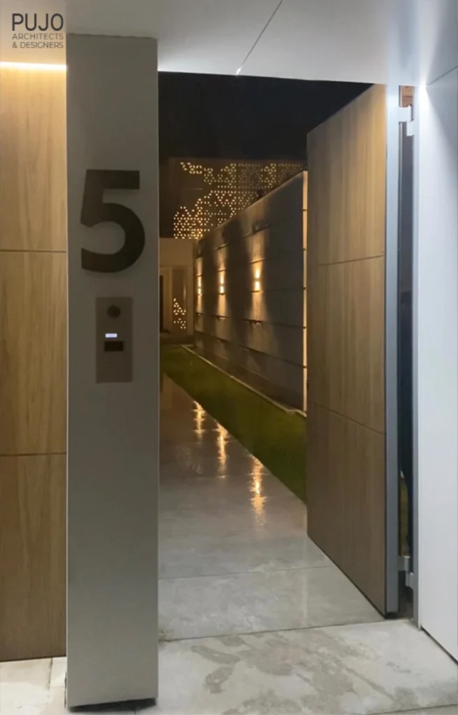 06-pujo-architects-and-designers-portfolio-snowflake-family-house-subotica-serbia-interior-entrance